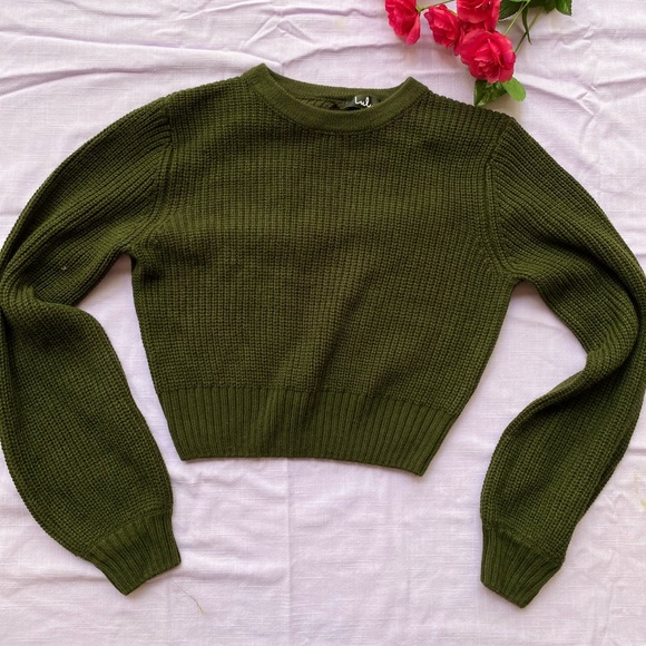Dark Green Lulus cropped sweater with back detail - Picture 2 of 3